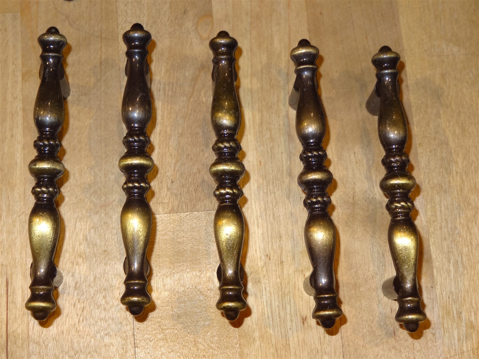 5 Vintage AMEROCK Carriage House Antique English Drawer / Cabinet Pulls