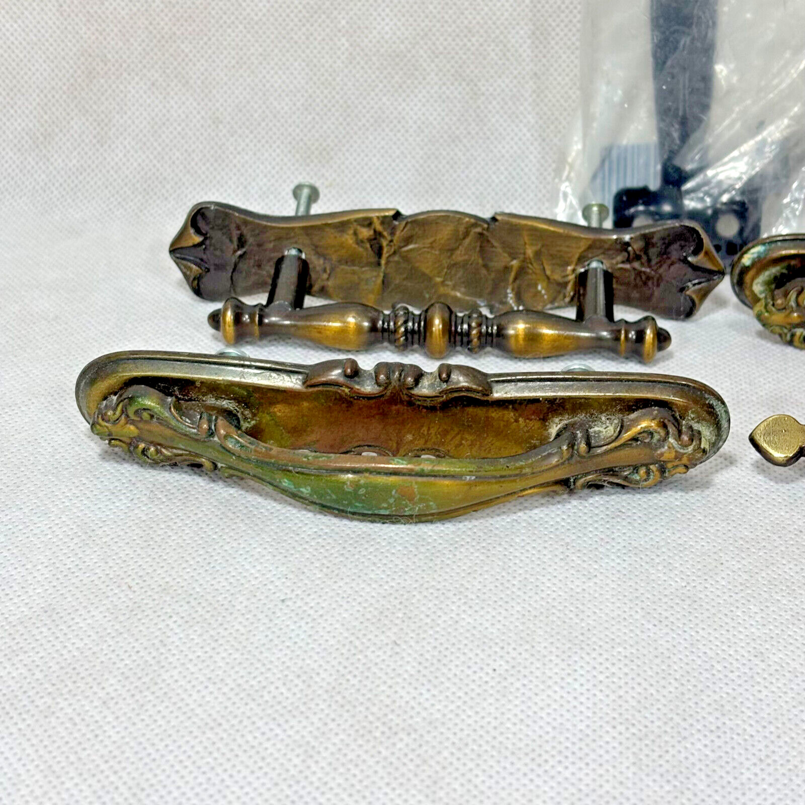 Vintage Brass Drawer Pull Handles Lot of 4 & Everbilt Door Pull Black Enamel