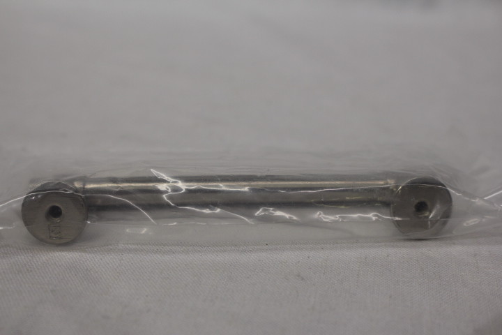 Lot of 8 NEW 5″ Francisco Pull Satin Nickel Drawer Pulls Handles w/Screws
