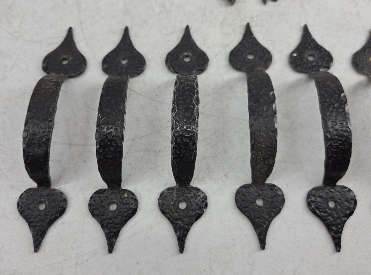 Vintage Lot of 9 Drawer Pull Handles Hammered Pointed Handle Cupboard Black No 2