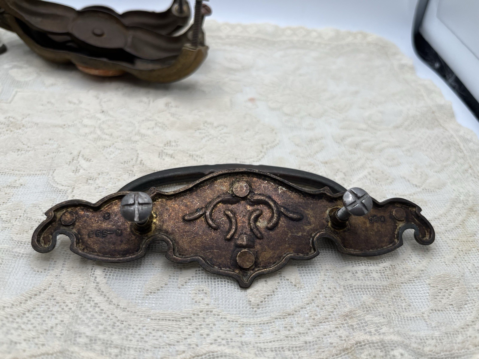 Furniture Pulls Handles Brass Bakelite Vintage Lot Of 13 Hardware Mixed
