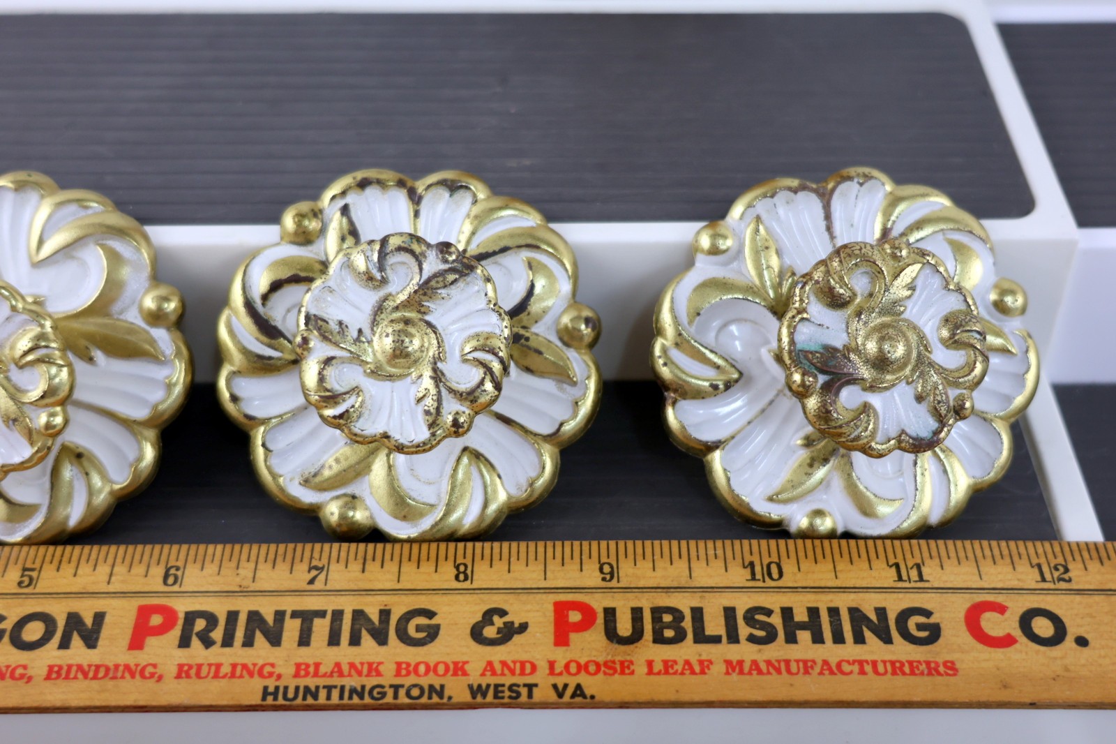 Lot x 4 Amerock Floral French Provincial Drawer Pull Knobs White/Brass Backplate