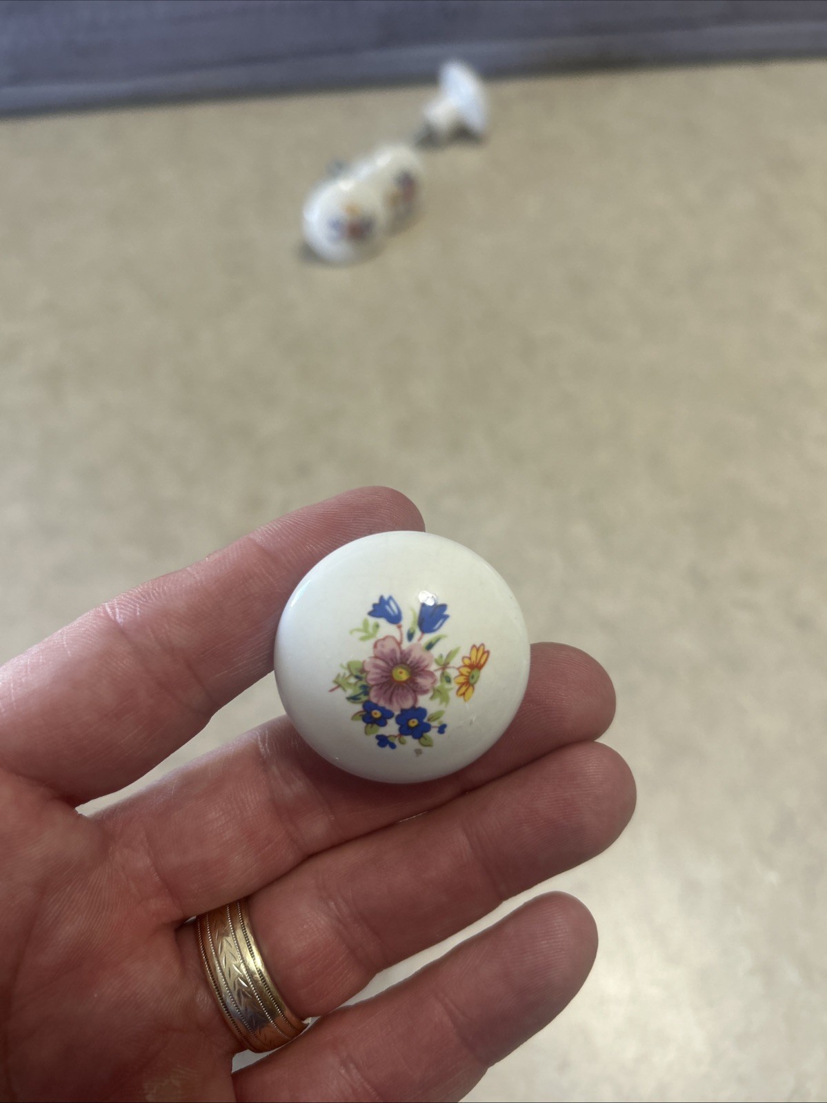 Vintage Porcelain Pulls /Knobs, White Painted Floral Design Lot of 4 with screws