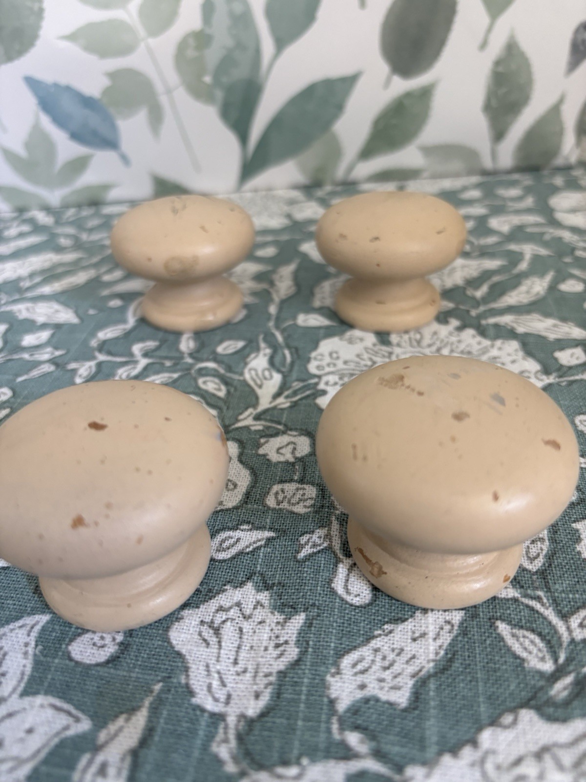 Vintage Oak Cream Wood Drawer Pull Knobs 2″ Inch Round Lot 4 Pieces Furniture