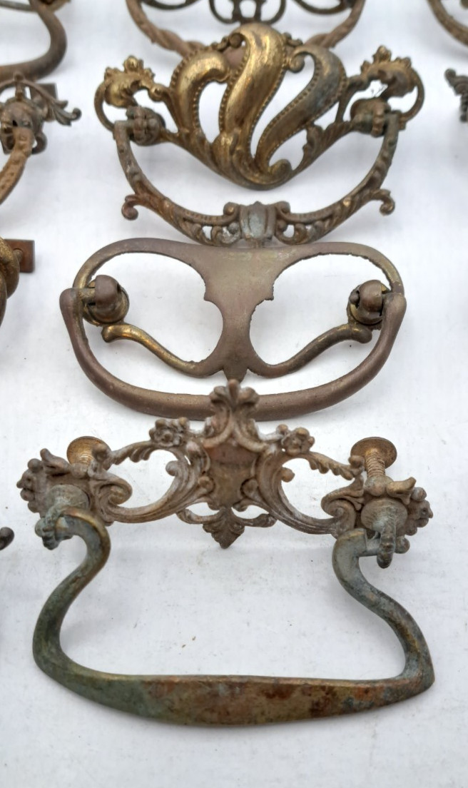 Lot of Mixed Antique/Vintage Hardware Furniture Drawer Pulls Handles Metal Brass
