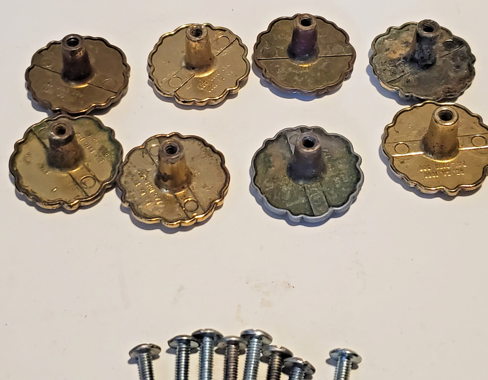 Set Of 8 Vintage Ornate Brass MCM Round Cabinet Knobs Drawer Pulls Floral