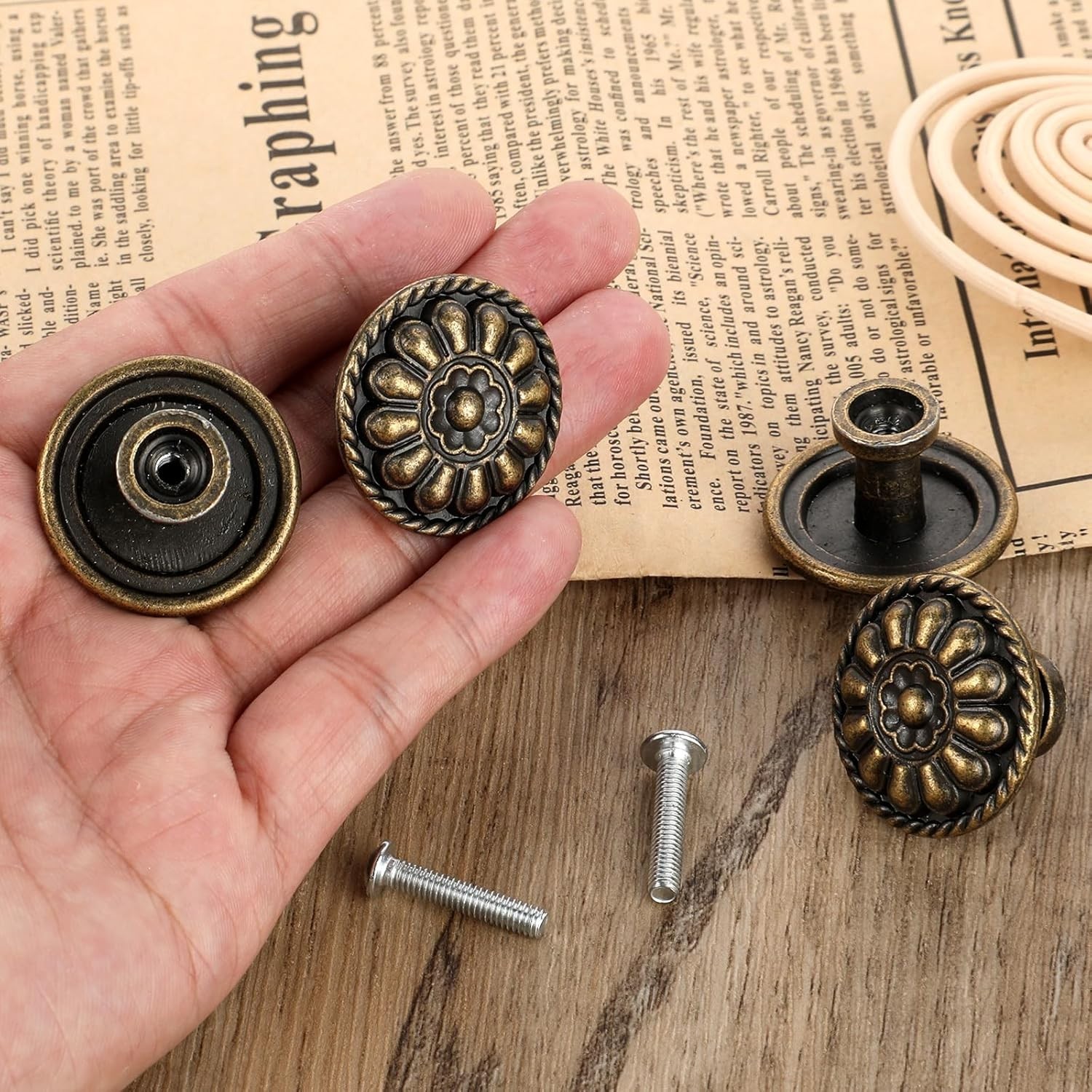 8 Pack Antique Brass Drawer Knobs Vintage Round Cabinet Pulls 1.18 Inch