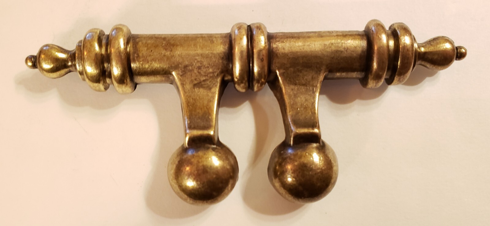 8 VTG Belwith Spindle Brass Drawer Pulls w/ Finger Cups 4″ Post Mounts 6″Long