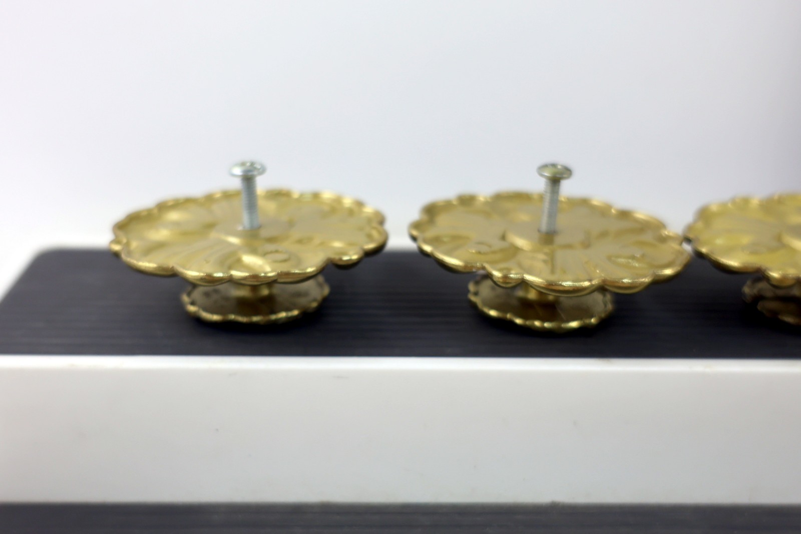 Lot x 4 Amerock Floral French Provincial Drawer Pull Knobs White/Brass Backplate