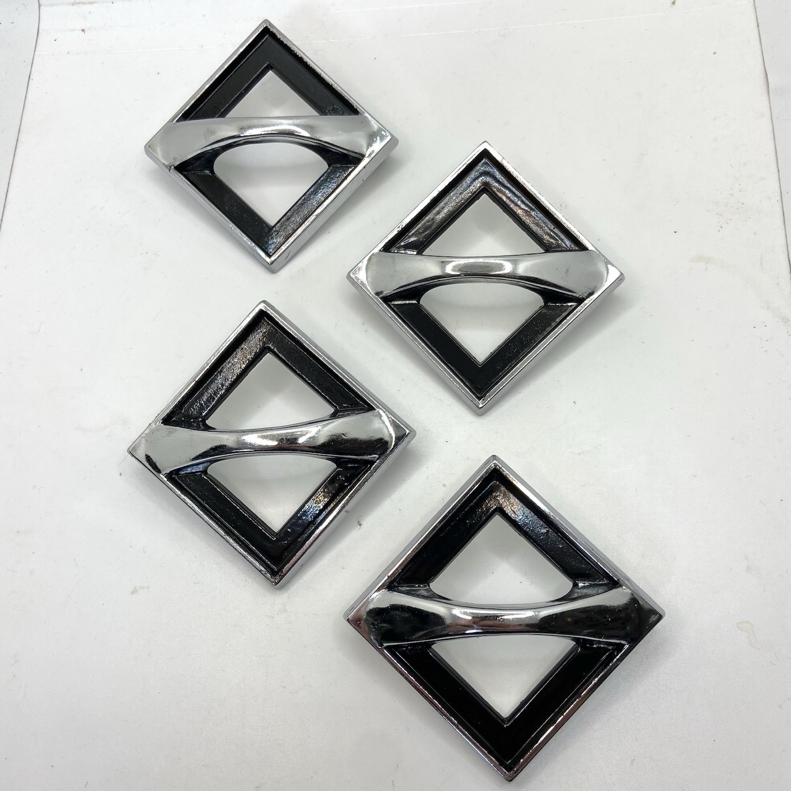 SET OF 4 VINTAGE MCM ATOMIC ERA CHROME DIAMOND GEOMETRIC CABINET DRAWER PULLS