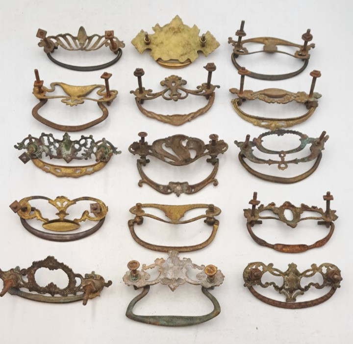 Lot of Mixed Antique/Vintage Hardware Furniture Drawer Pulls Handles Metal Brass