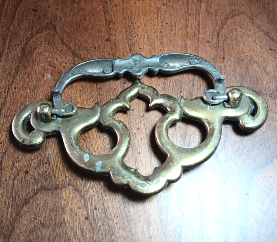 Vintage Brass Bat Wing Bail Drop Handle Ornate Dresser Drawer Pull 5.5″W B447-0