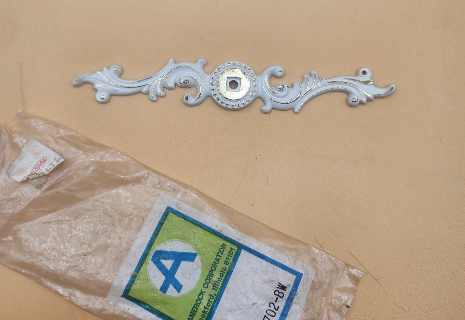 Vintage AMEROCK FRENCH PROVINCIAL 6″ Backplate white gold T- 702