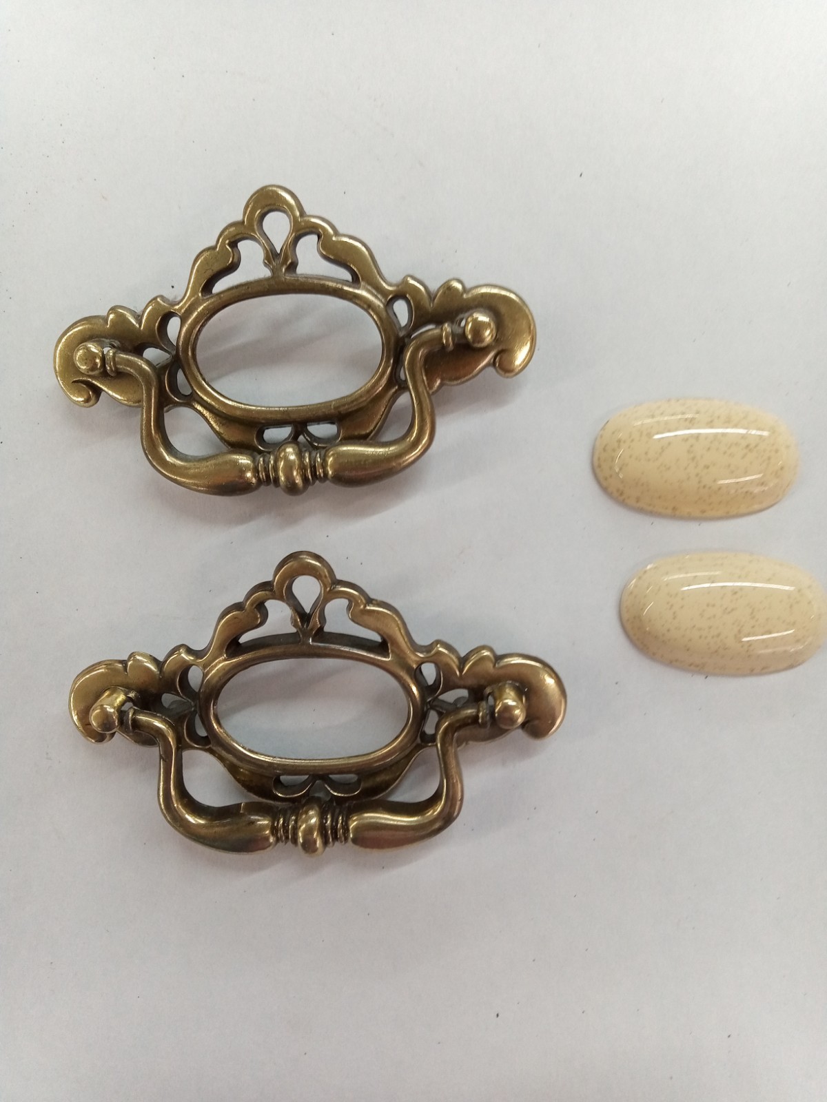 Pair Of 2 Bronze Tone Vintage Drawer Pulls With Speckled Cream Ceramic Inserts
