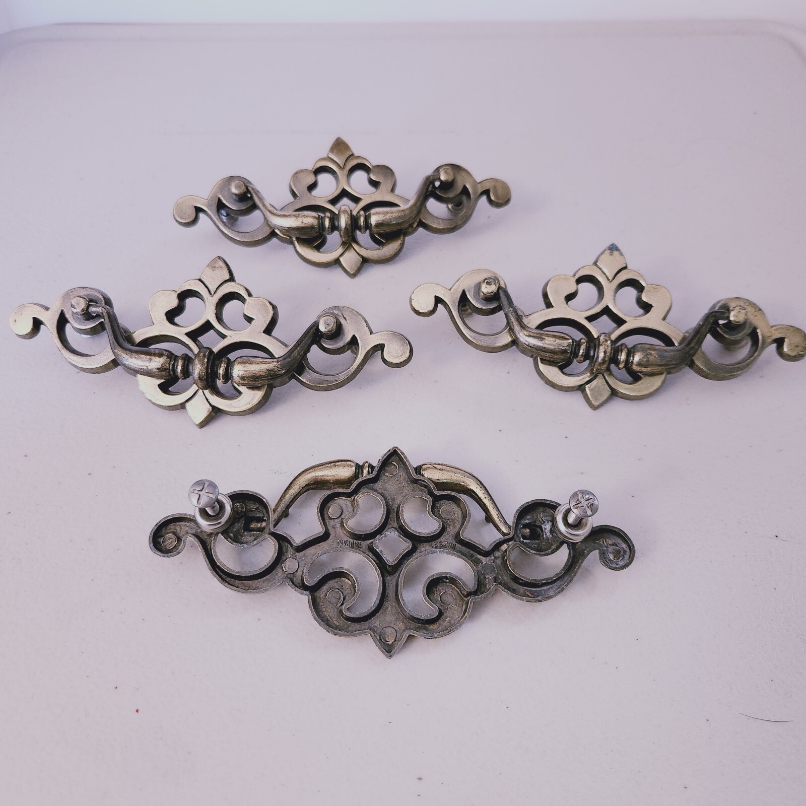 Vtg Salvaged Reclaimed Pulls Handles Dressers Metal Brass Mixed Hardware Lot