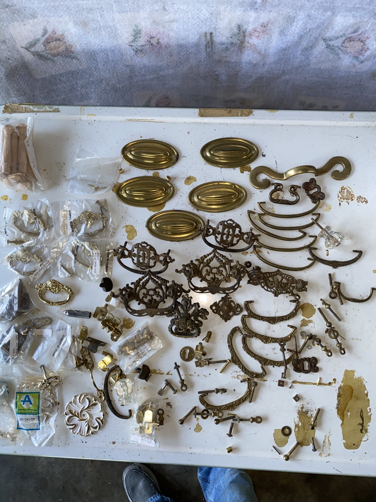 ANTIQUE FURNITURE HARDWARE DRAWER PULLS KEY ESCUTCHEONS & MORE VINTAGE & NEW