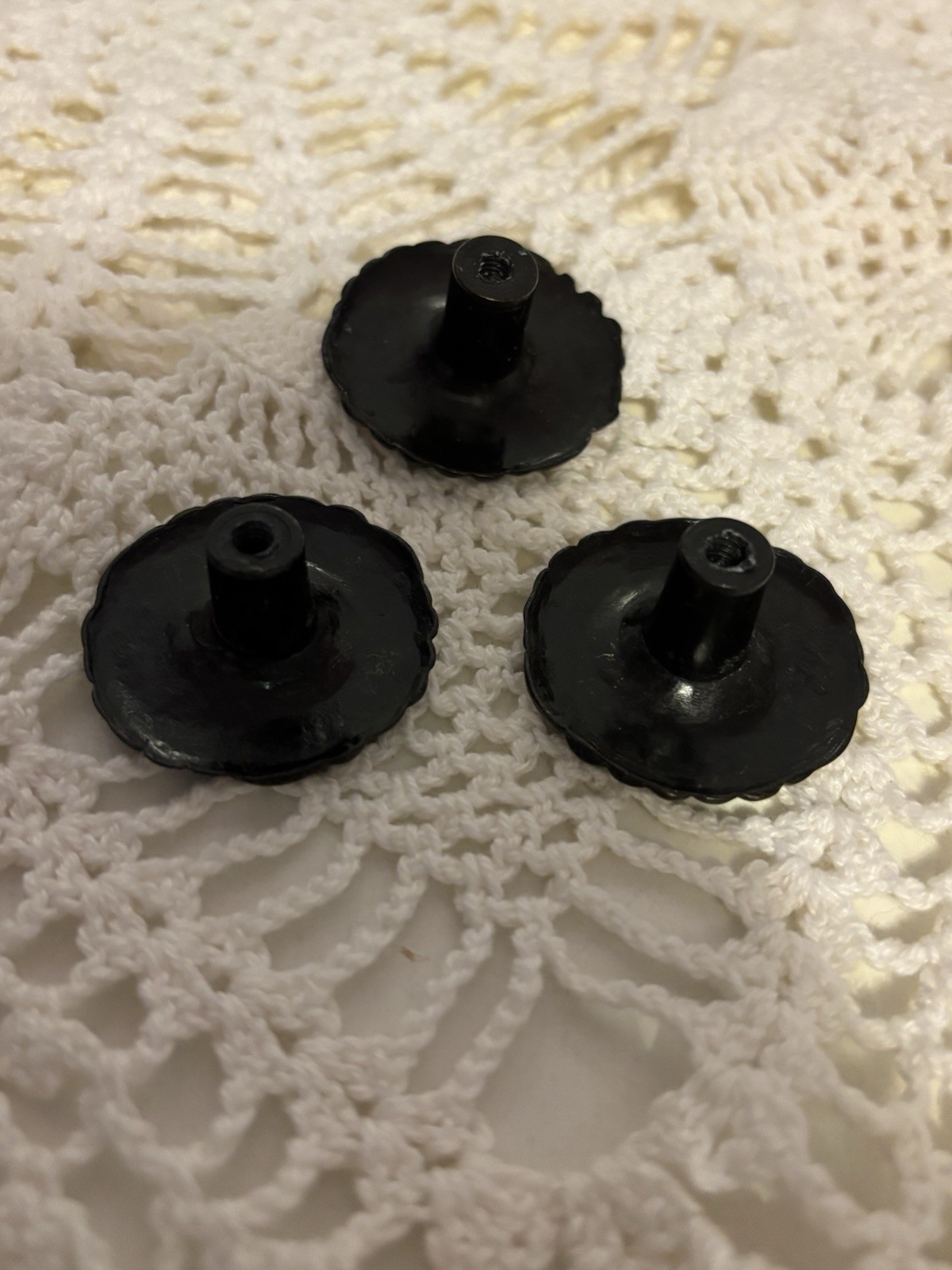 3 Vtg Burnished Brass Round Cabinet Drawer Knobs Floral French Provencial 3/8″
