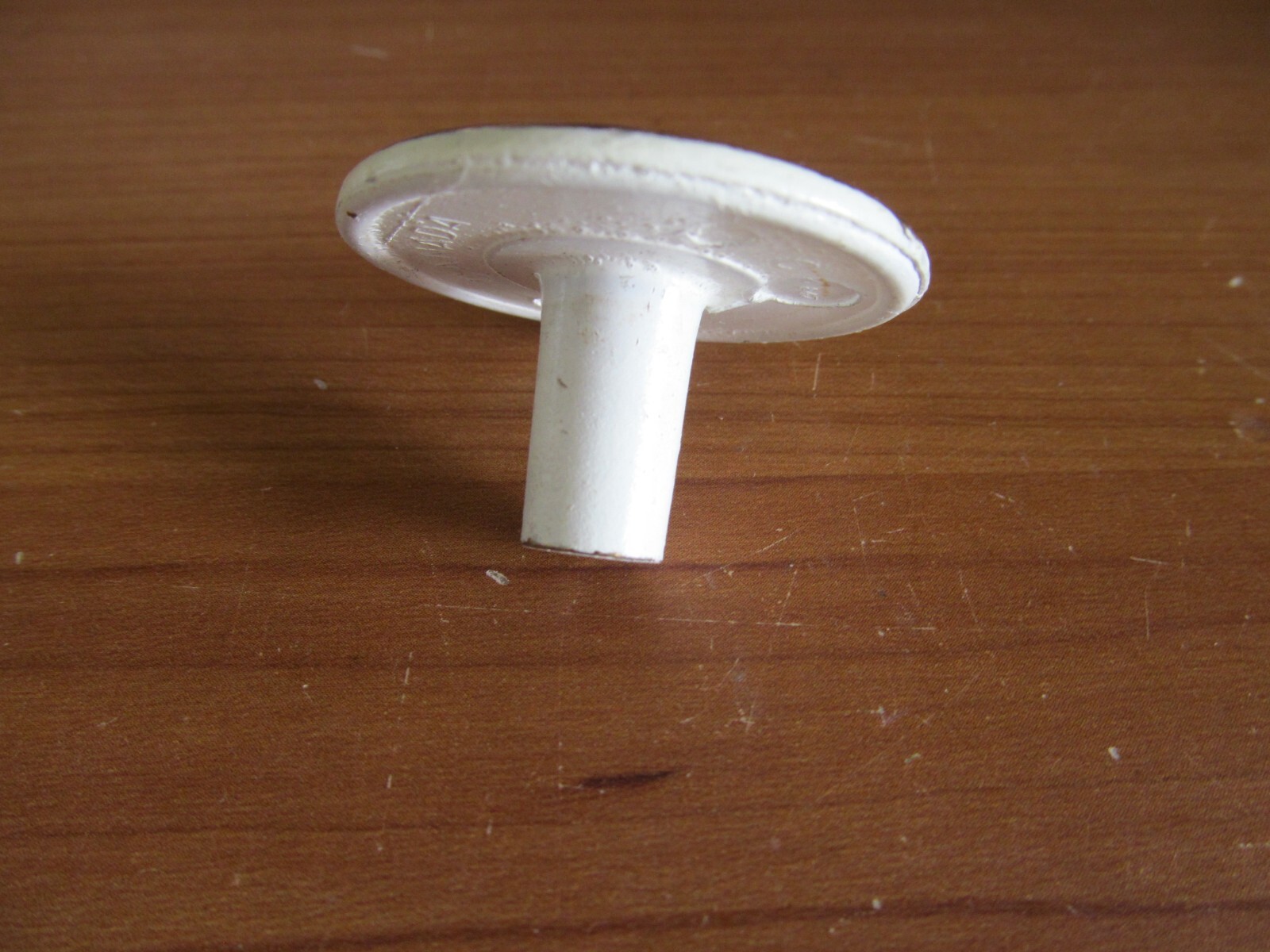 VTG White & Brass Knob Cabinet Pull Round 1 1/2″