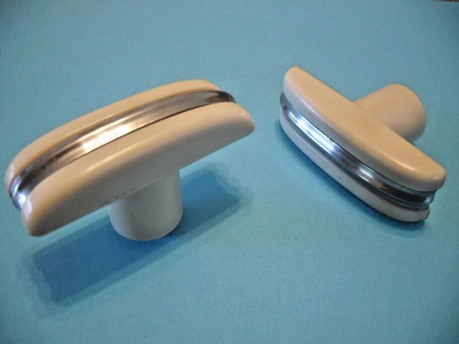 Vintage Nos Beige Bakelite Drawer Pulls Cabinet Tee Handles Chrome Strip
