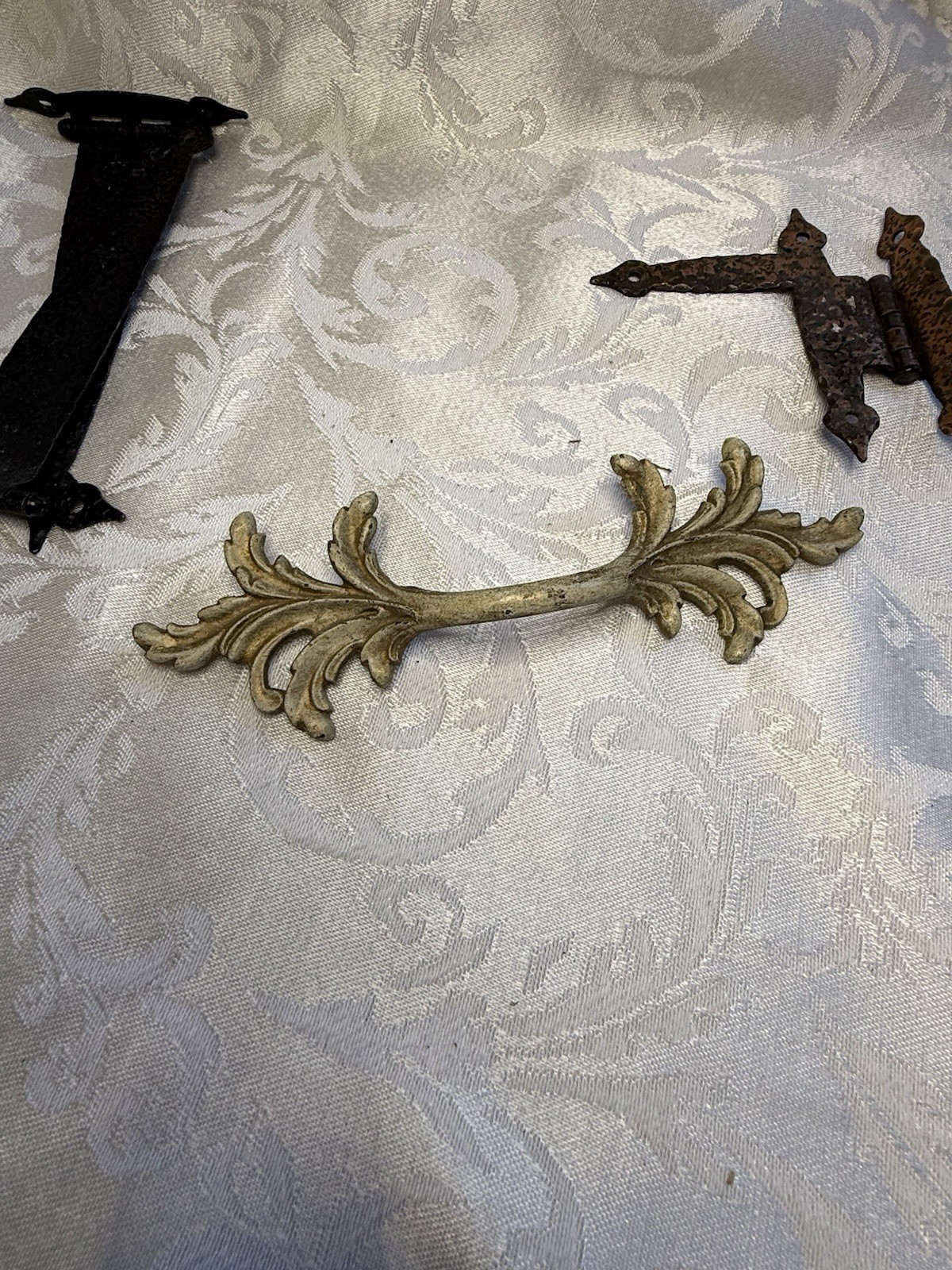 LOT OF MISCELLANEOUS HARDWARE. Drawer Pulls, Hinges, Keys