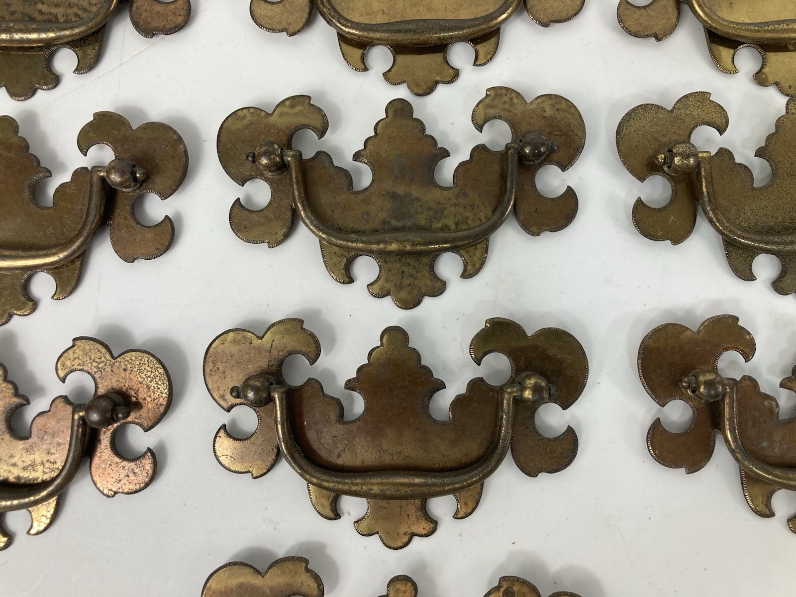 Vtg Reclaimed Brass Chippendale Batwing Bail Drawer Pulls Set Of 13 Patina