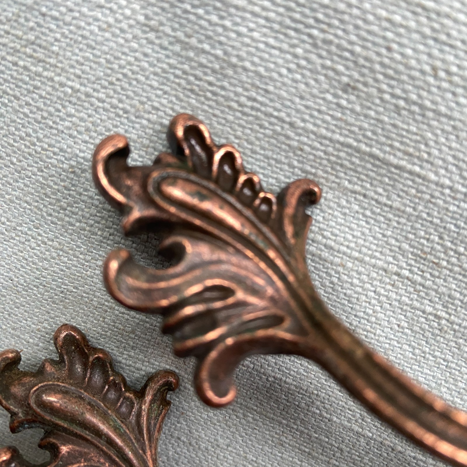 7 Vintage French Provincial Scalloped Leaf Drawer Pulls Brass 3″ 11 Screws Missi