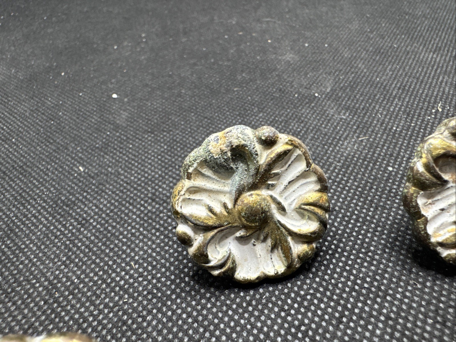 Lot of (4) 1960 Amerock Floral French Provincial Drawer Pulls/Knobs White/ Brass
