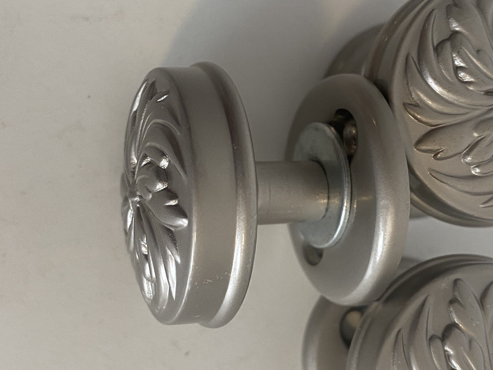 3x – Pewter Look Pulls Raised Floral 1-1/4” Round w/In/Out Mounting Bracket Read