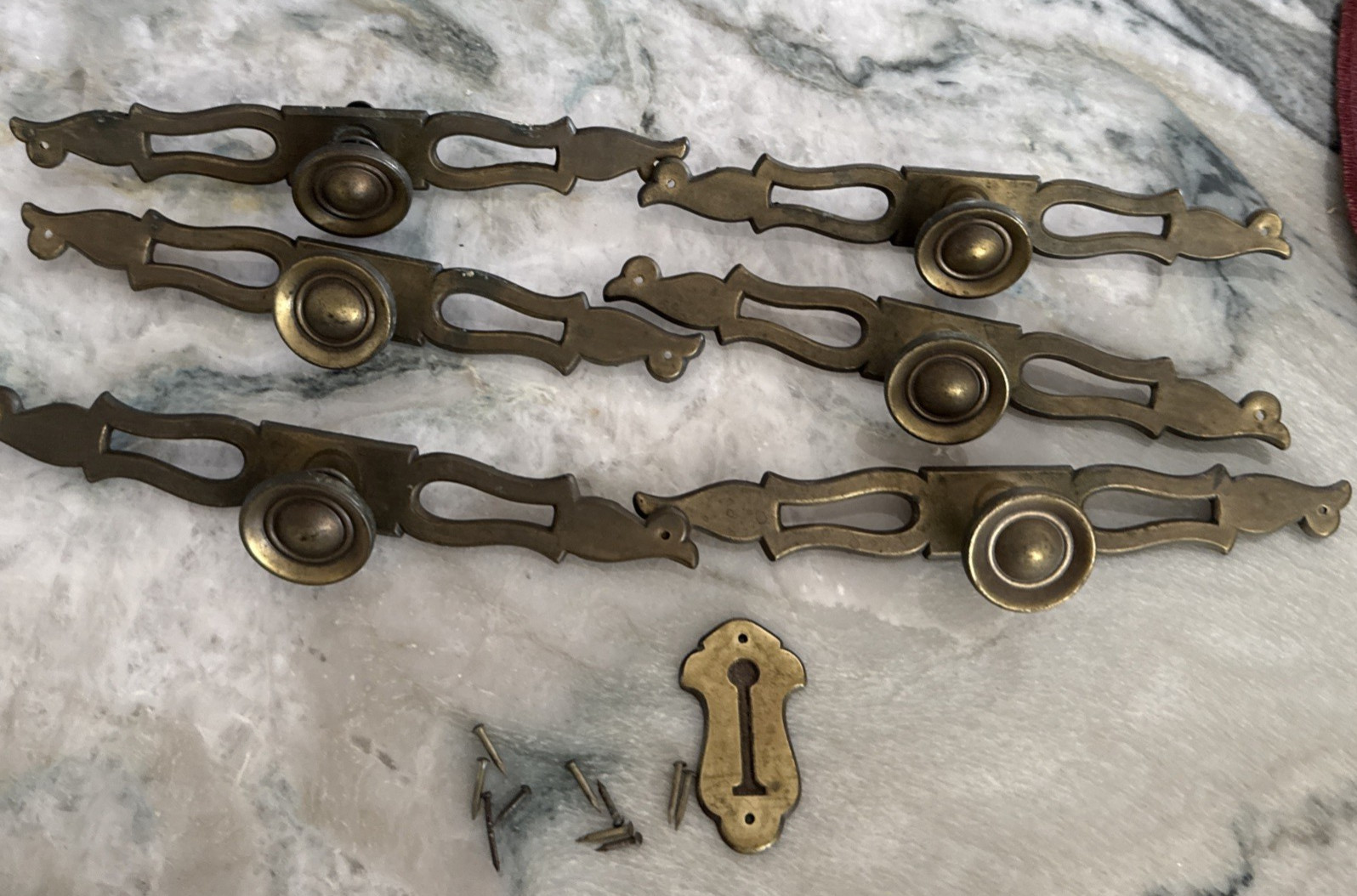 LOT 6 VINTAGE BRASS PULLS W/ BACKPLATES & KNOBS Drexel Grand Villa