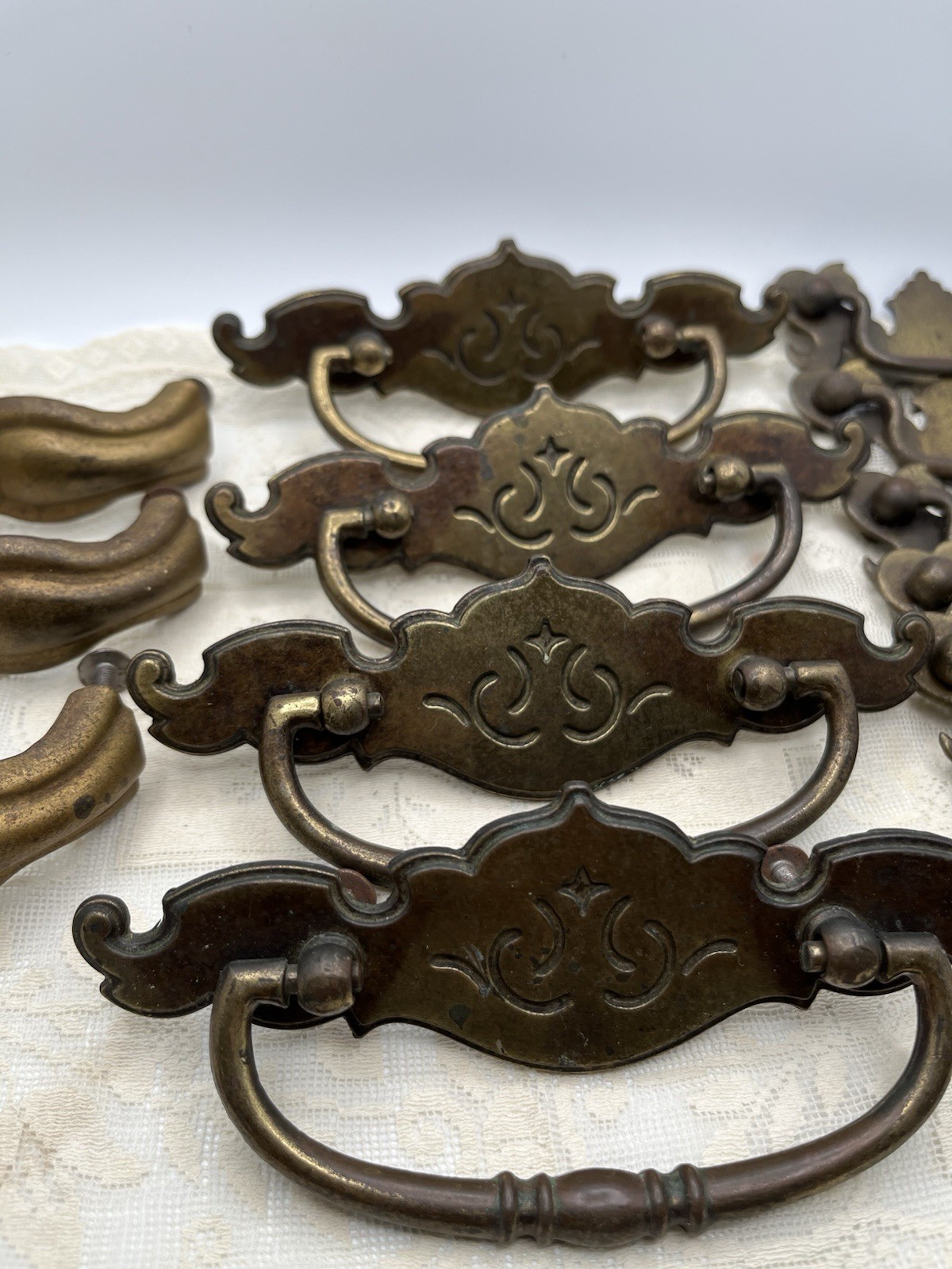 Furniture Pulls Handles Brass Bakelite Vintage Lot Of 13 Hardware Mixed