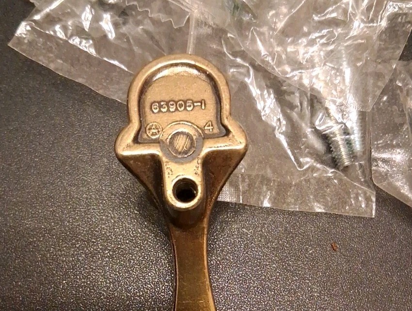 Allen & Roth Brass 8 Drawer Pull Handles w/Screws & 3 Assorted Handles & 2 Knob