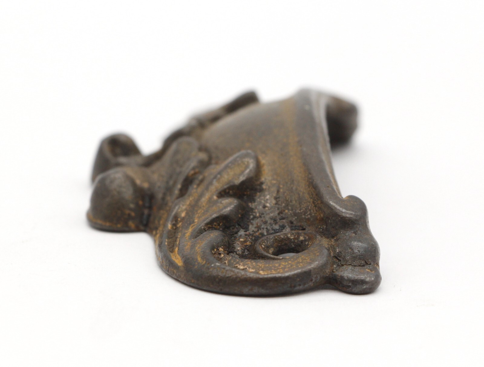 Antique Traditional 4 in. Cast Iron Cup Pull