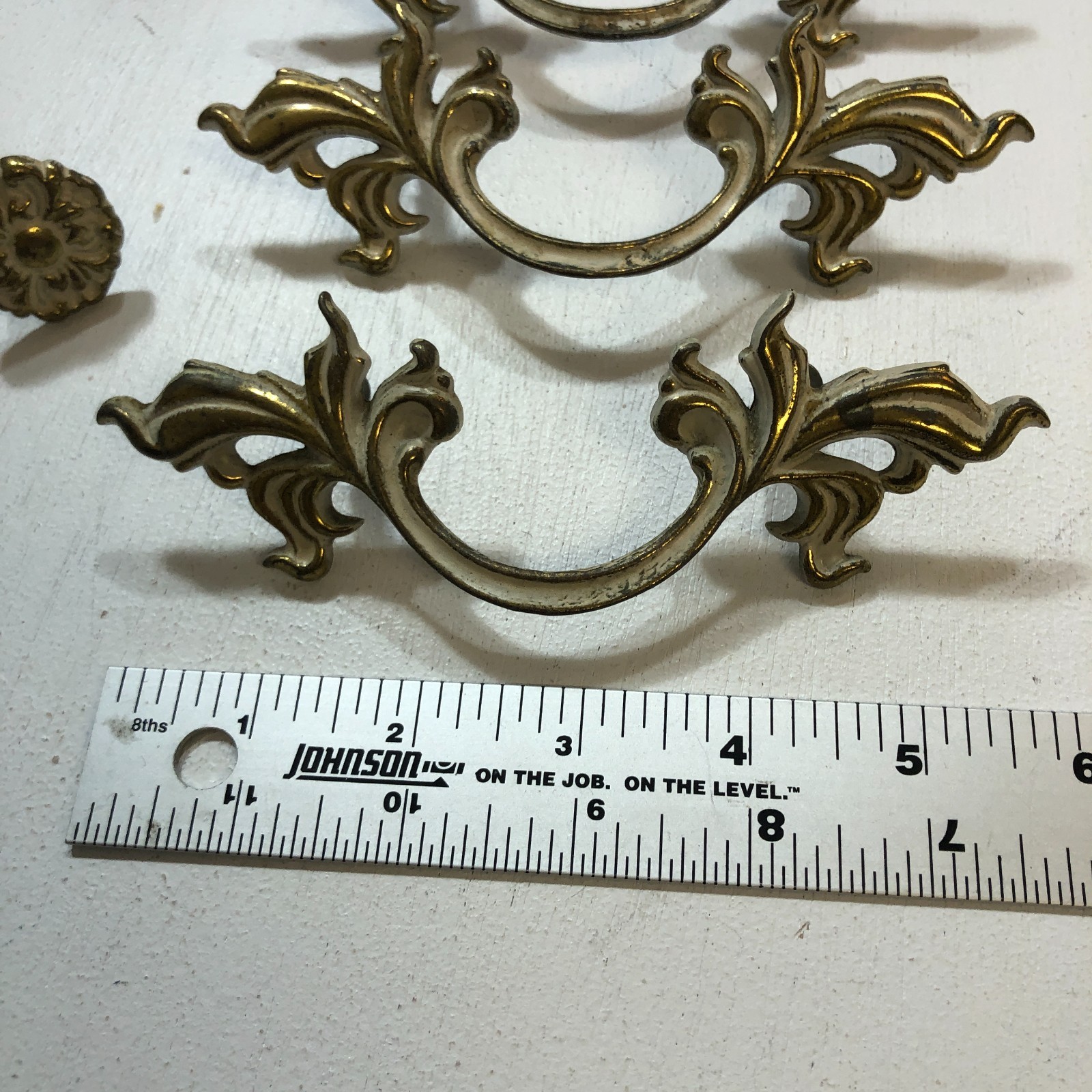 4 French Antique Victorian Drawer Handles & 2 Pulls Dresser Hardware Brass vtg