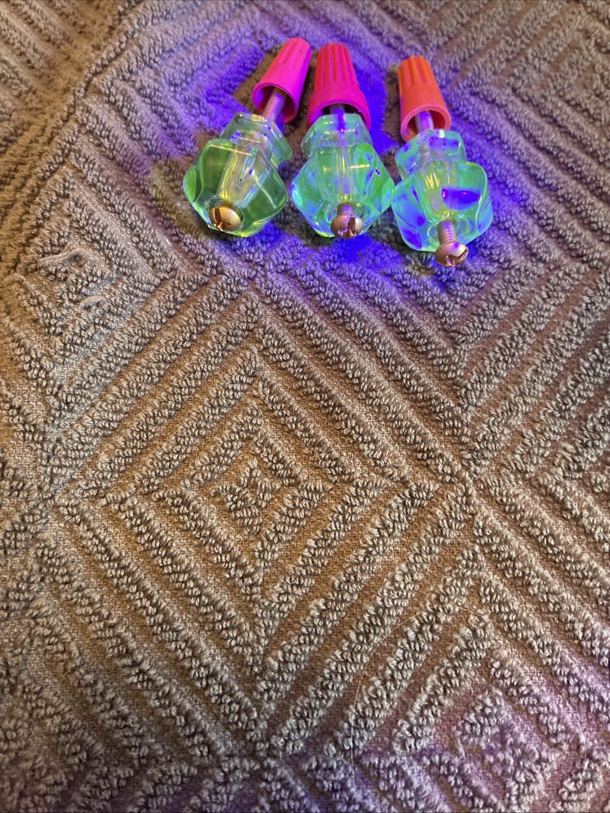 Set of 3 Vintage 1″ Hexagon Green Uranium ? Glass Cabinet Knobs GLOWS