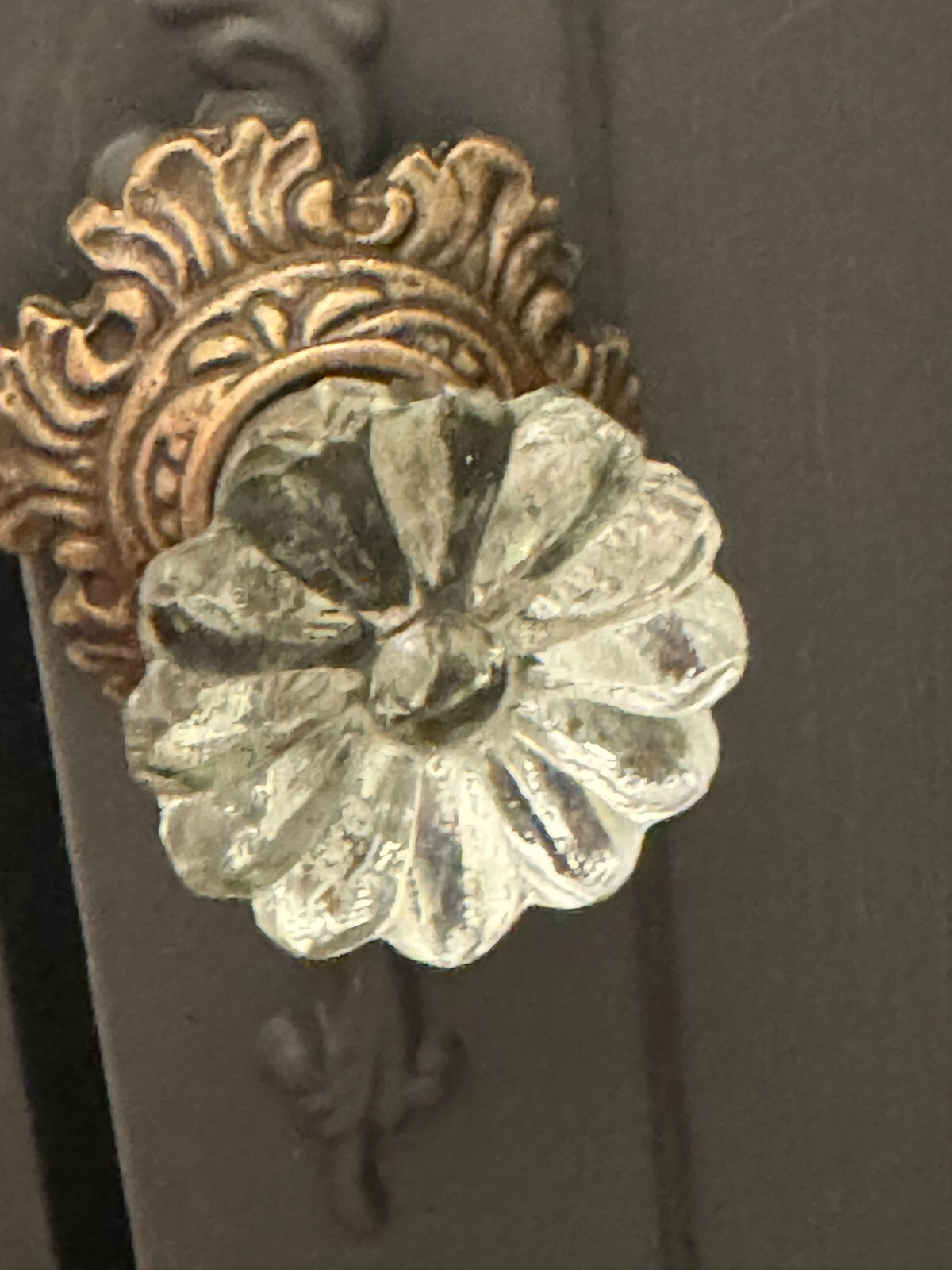 ONE; Vintage-Brass Metal Flower Crystal Clear Glass bronzed Knob Handle pulls