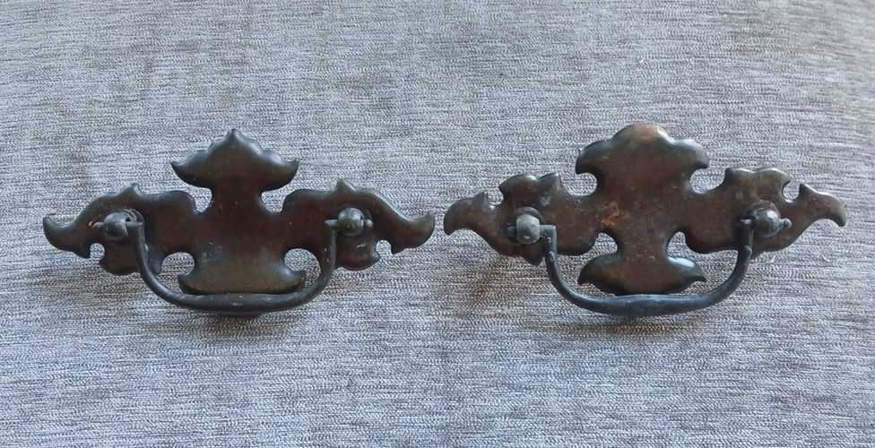 Set of 2 Batwing drawer pulls handel hardware with screws holes are 3″ on center