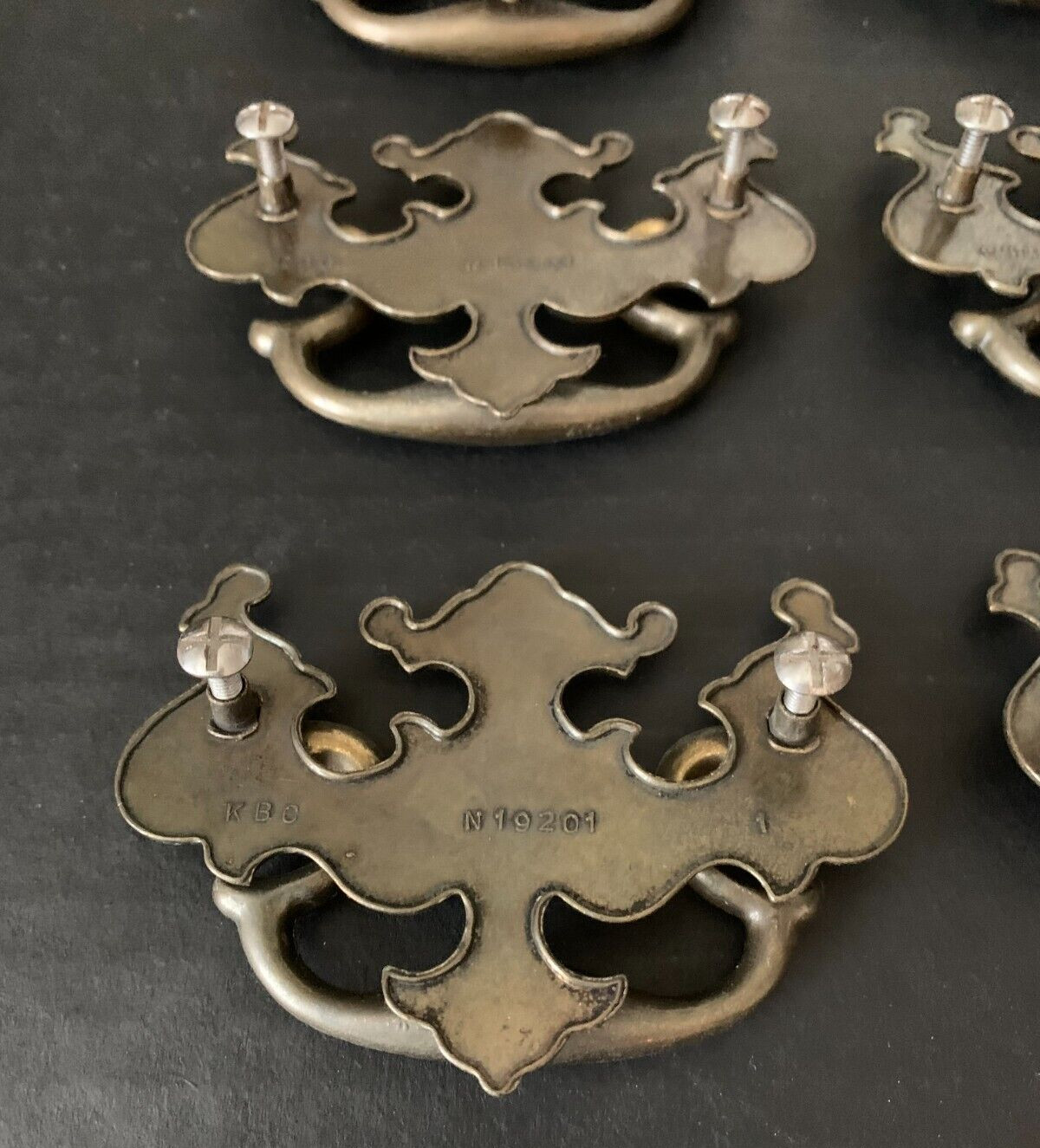 Vtg KBC Keller Brass Colonial Metal Batwing Drawer Pulls Screws 3″CC – Lot(s) 12