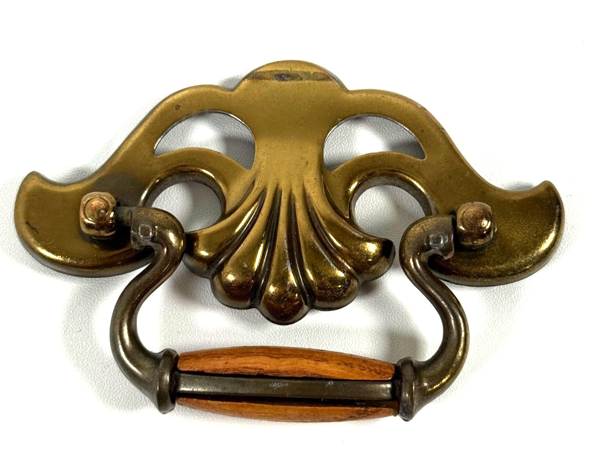 Vintage Set of 9 KBC Keeler Brass N10850 Shell Bail Drawer Pulls Wood Grips