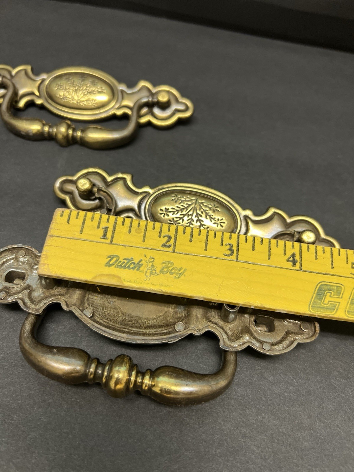 Lot (6) Vintage Bail Pull Features An Ornate Oval Backplate With Floral Design
