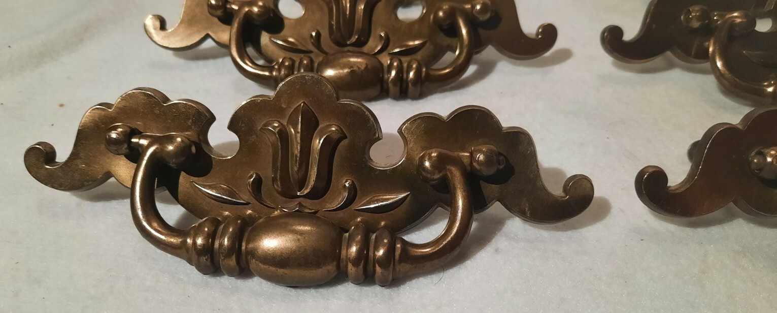 VINTAGE KEELER BRASS CO DRESSER PULLS FLORAL DESIGN LOT 8