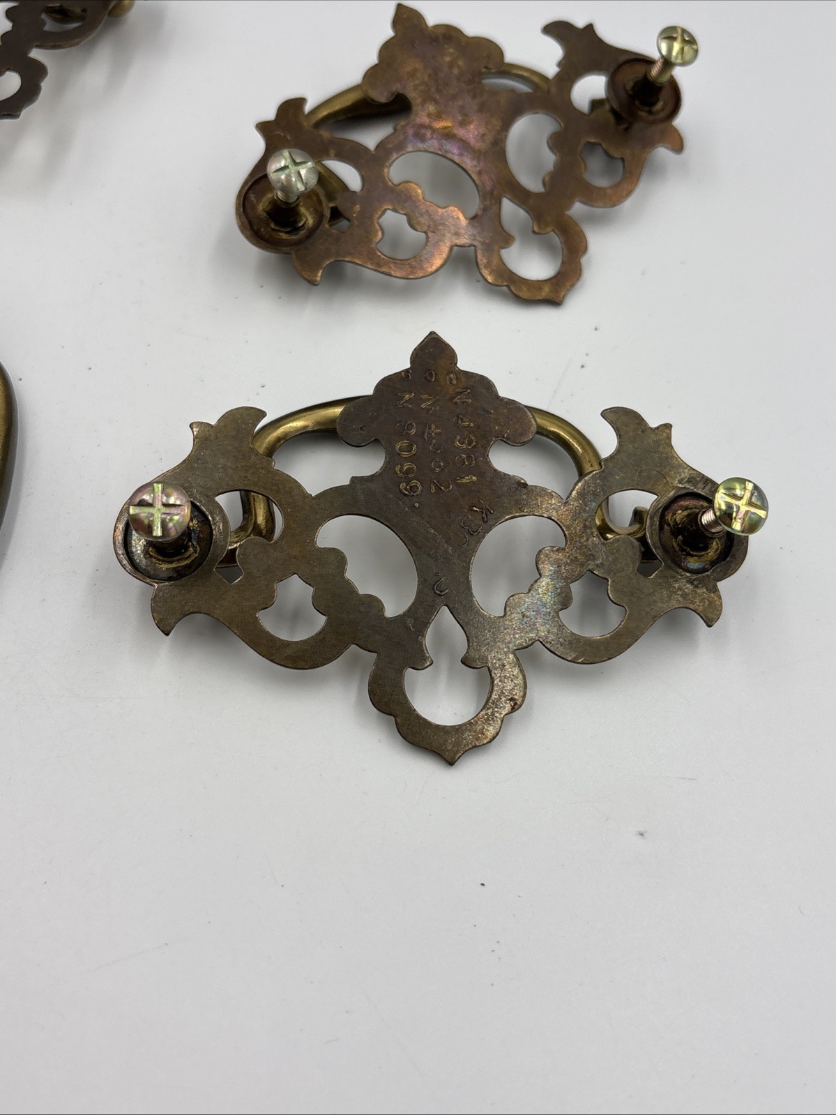 SET OF 4 ORNATE VINTAGE BRASS CHIPPENDALE STYLE BATWING DRAWER PULLS N4381