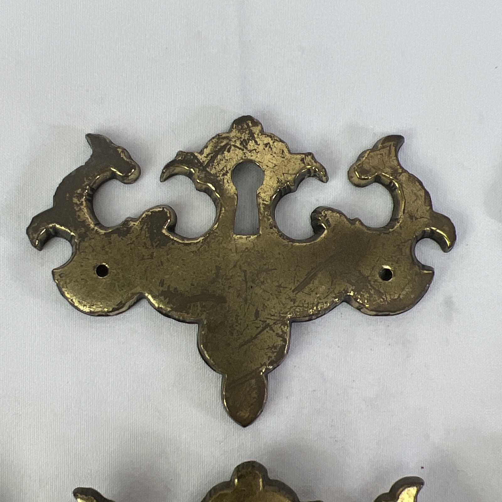 Vintage Keeler Brass Co KBC1 #8652 Brass Dresser Drop Pulls & Key Hole Lot Of 20
