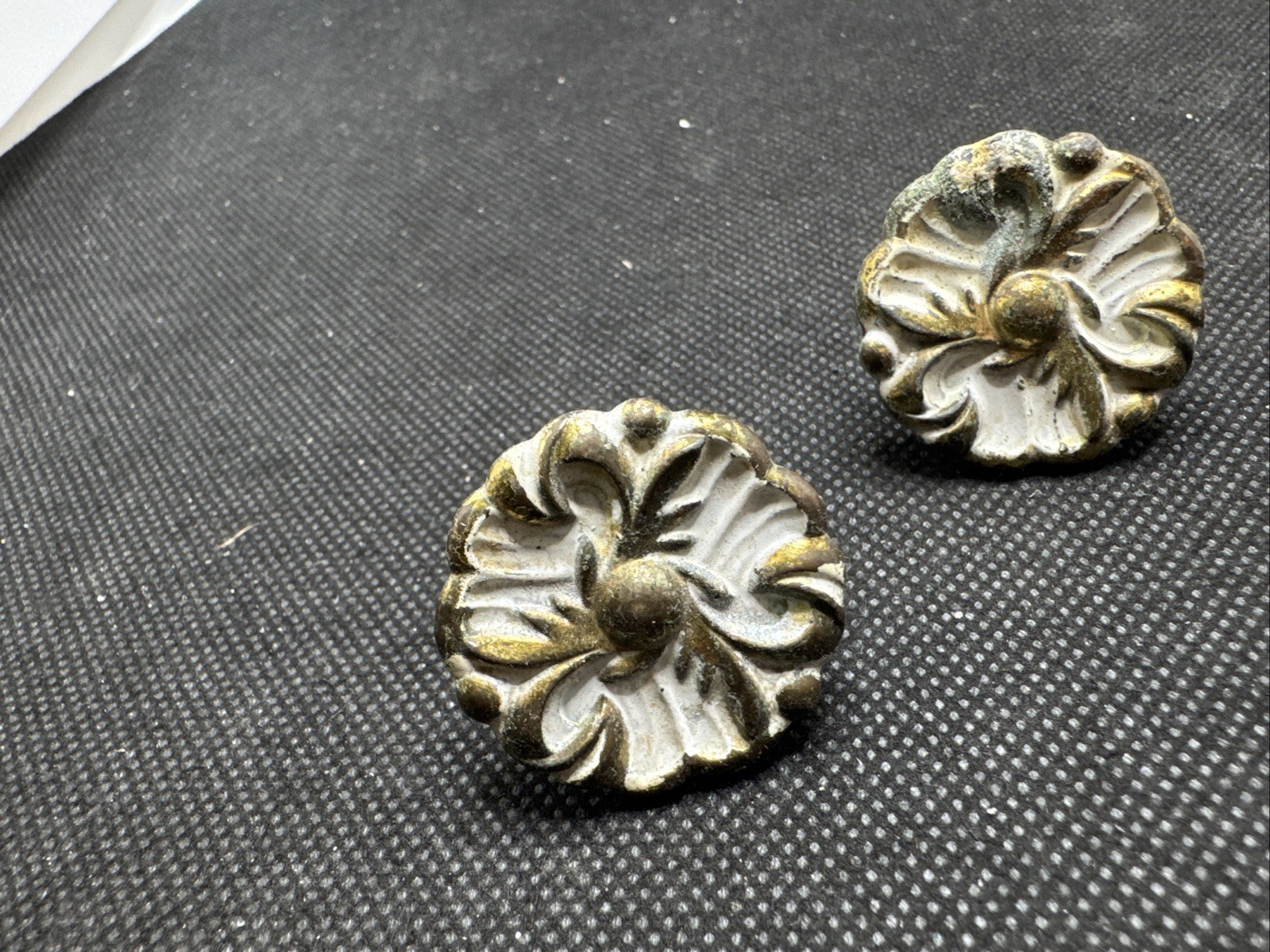 Lot of (4) 1960 Amerock Floral French Provincial Drawer Pulls/Knobs White/ Brass