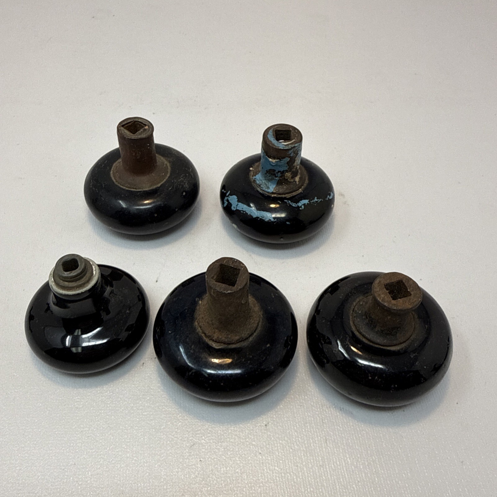 5 – Vintage Round Black Knobs