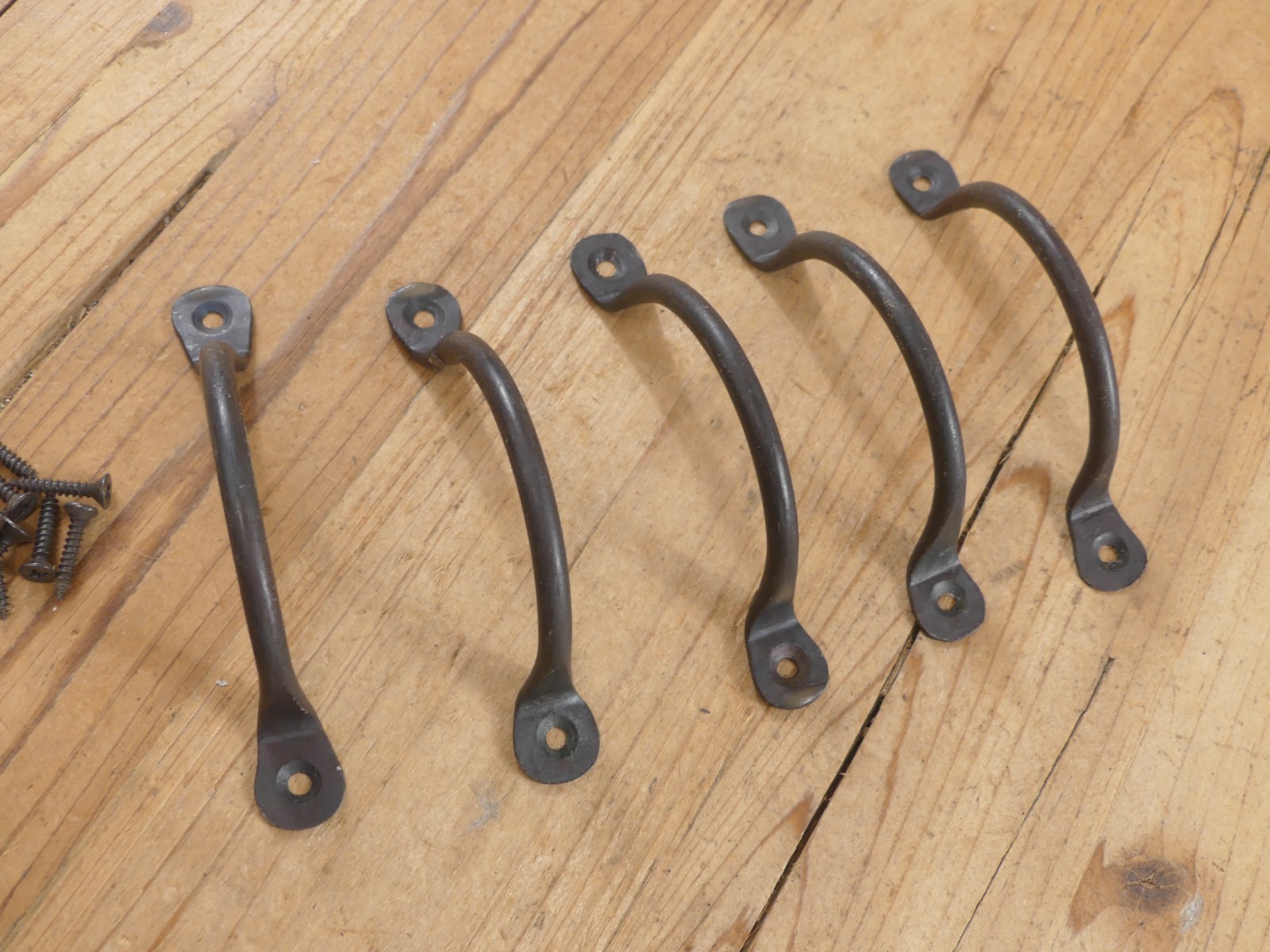 5 HAND FORGED IRON DRAWER BIN PULLS 4 1/4″ LONG CABINET HANDLES KITCHEN BATH