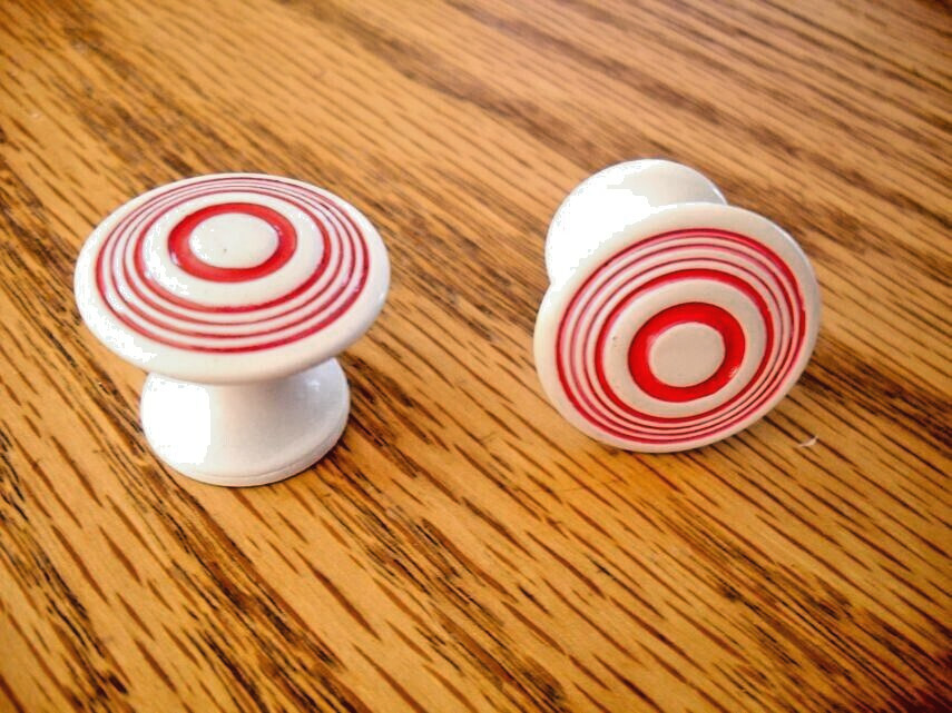One Vintage Nos White Enamel Metal Drawer / Cabinet Knob Red Concentric Circles