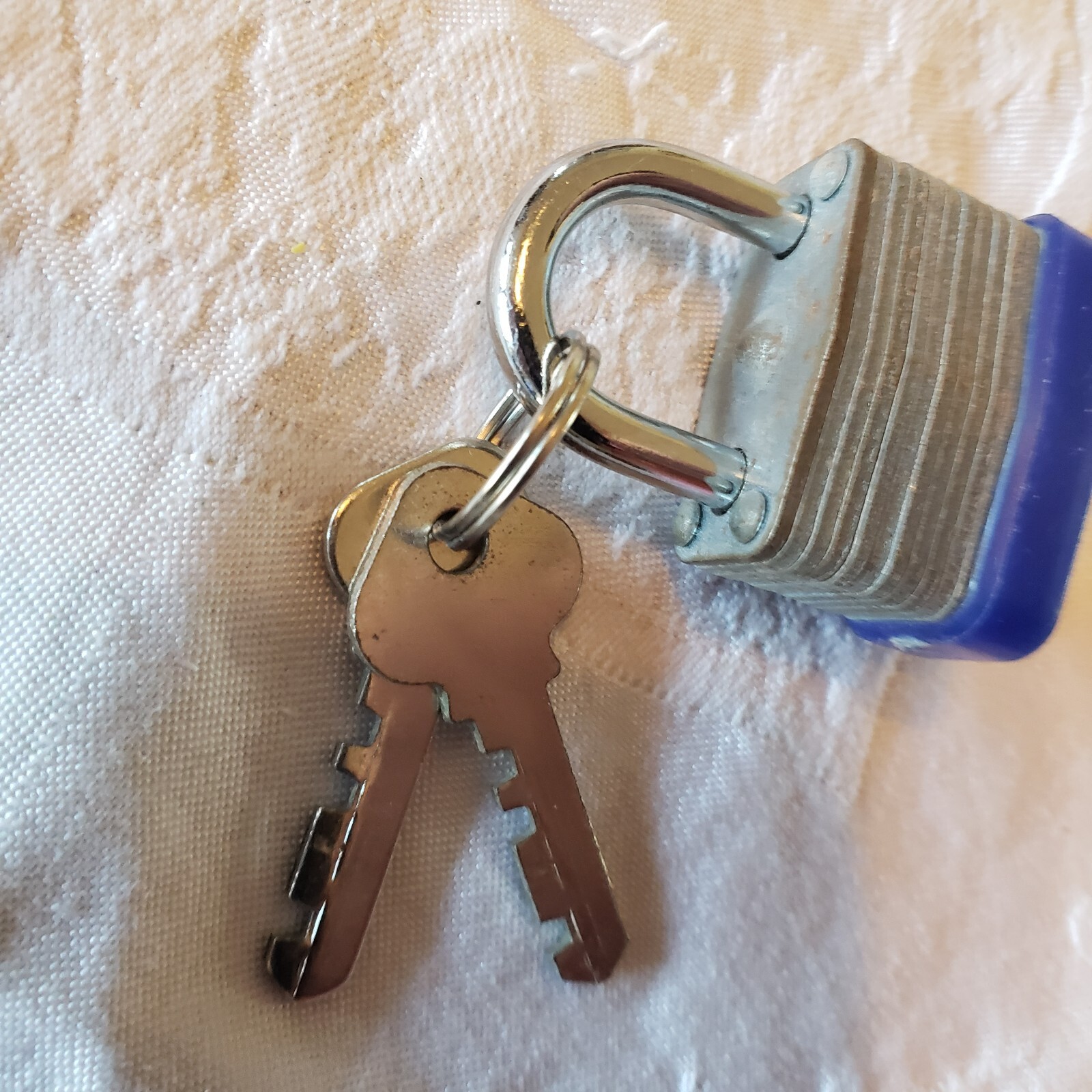 VTG Pad Lock 30mm with Two Keys Chrome 1.25″ Wide 1.75″ Tall Blue Edge