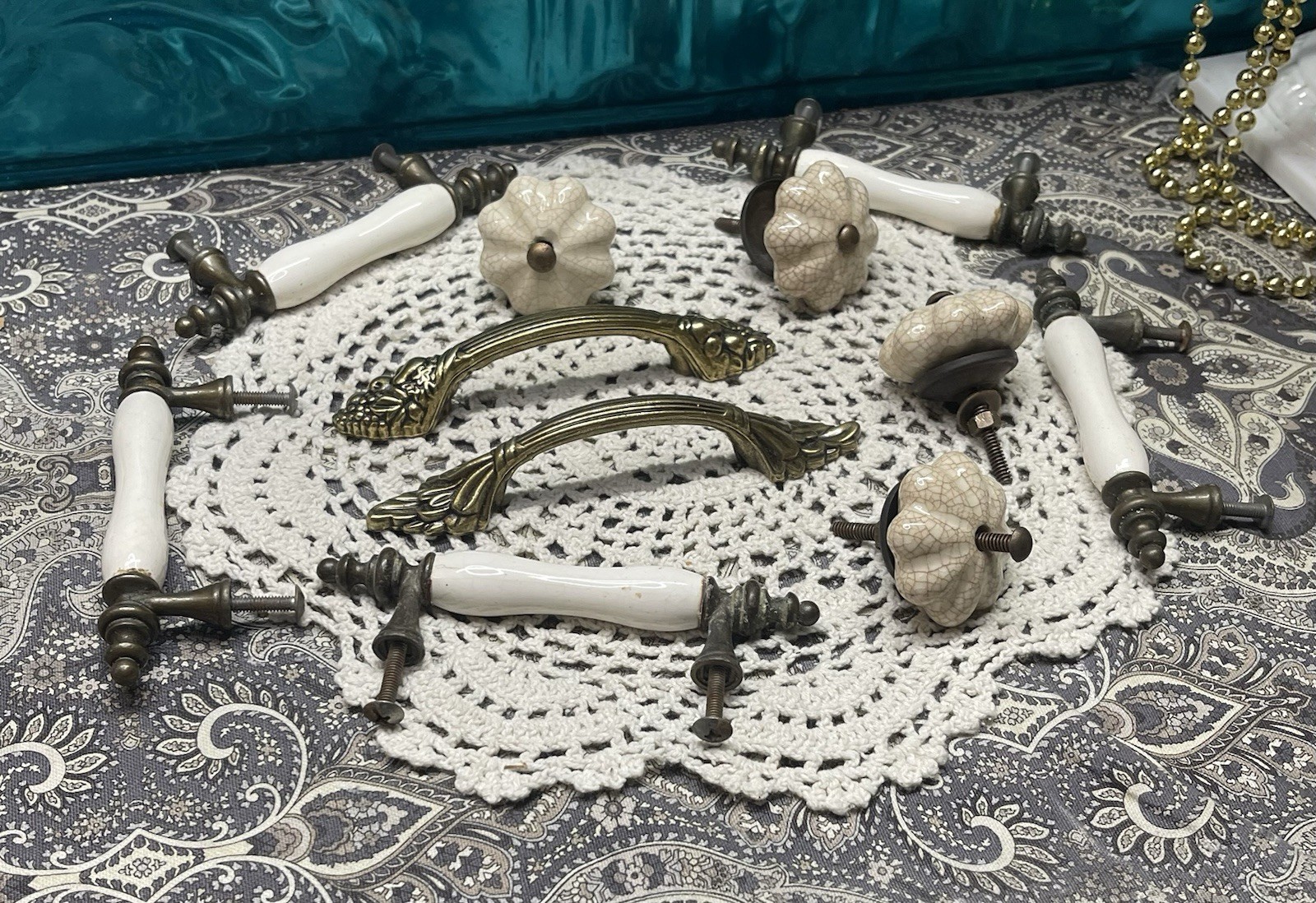 Vintage Lot (11) Miscellaneous Drawer/Cabinet Pulls/Knobs – Some Aged With Wear