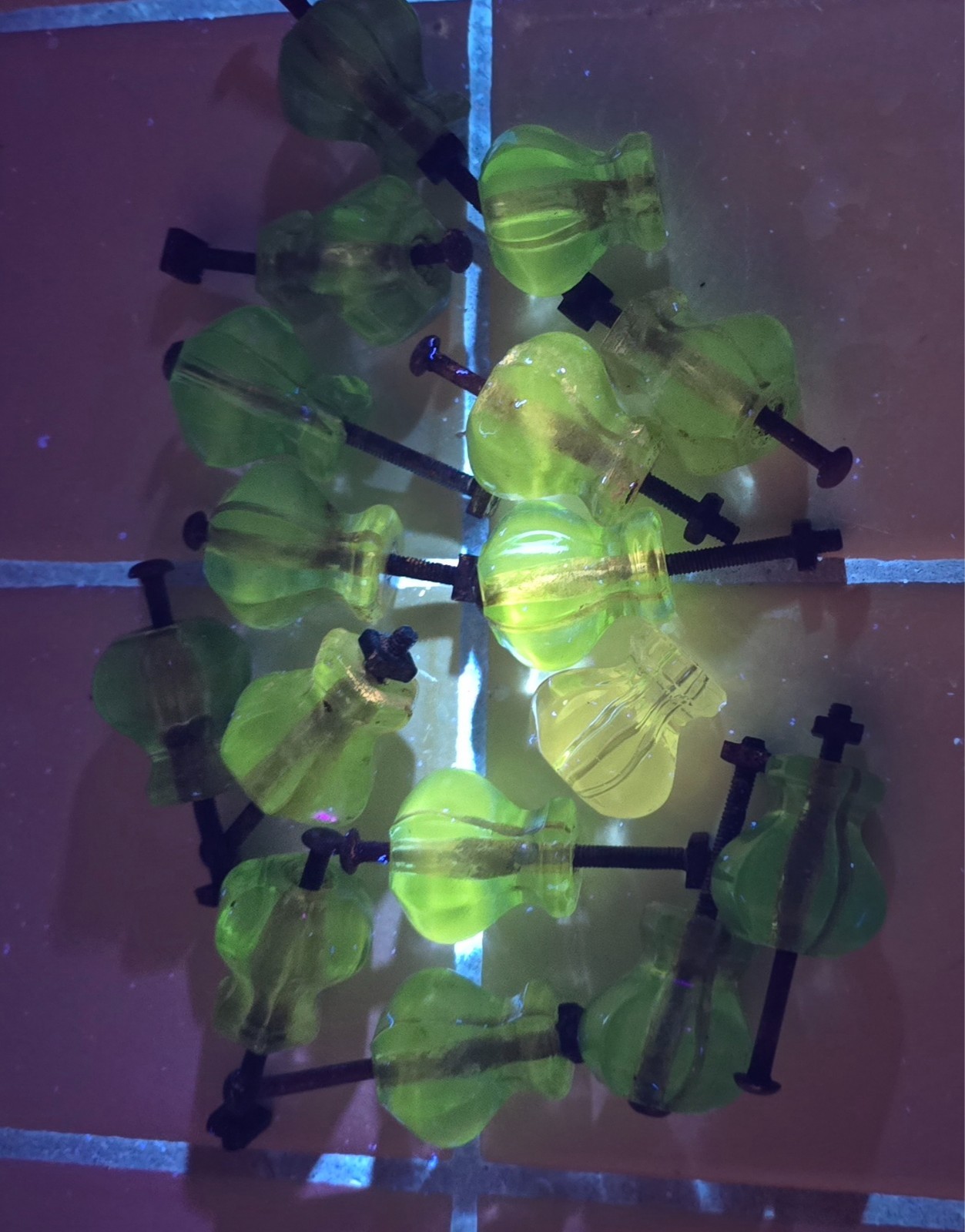 SET OF 4 ANTIQUE GREEN DEPRESSION GLASS KNOBS CABINET DRAWER KNOBS 1″