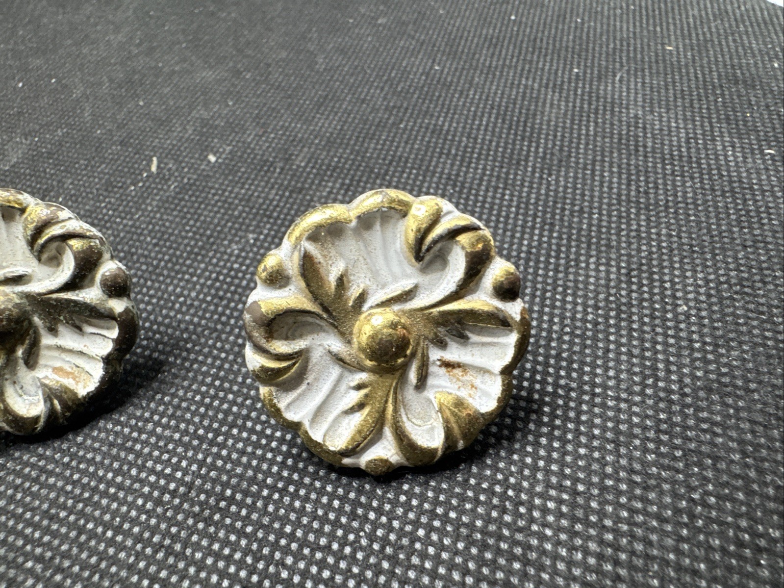 Lot of (4) 1960 Amerock Floral French Provincial Drawer Pulls/Knobs White/ Brass